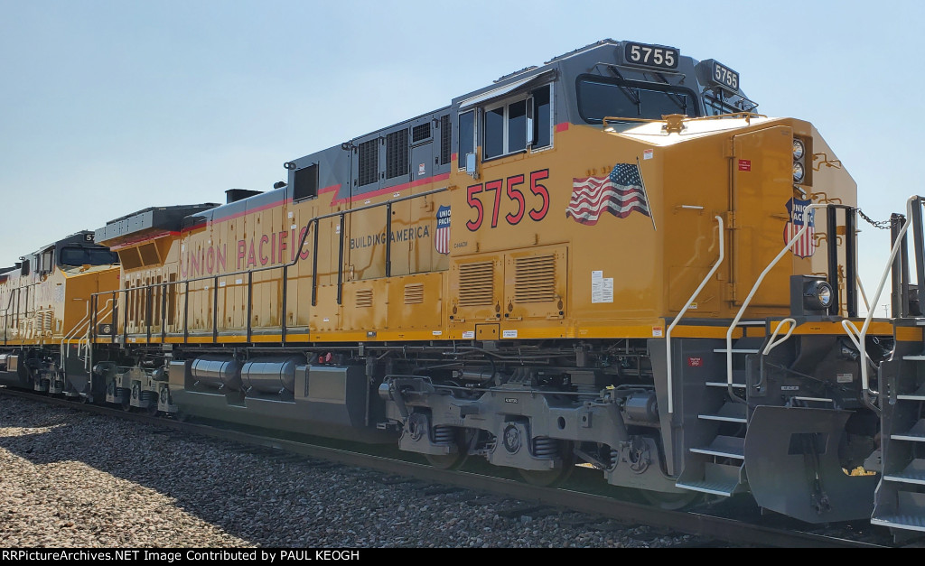UP 5755 Up Close and The Front Cab of UP 5761 On the Wabtec/BNSF Delivery Track 